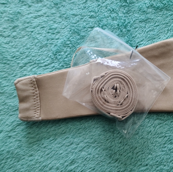 Maidenform strapless stay up power band convertible bra - Picture 3 of 6